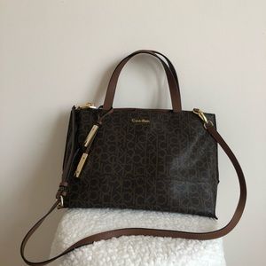 (ECU)Calvin Klein Women's Signature Satche…